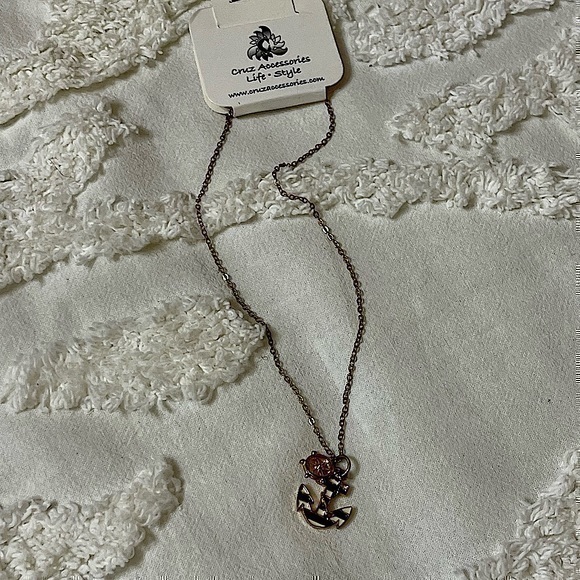 CRUZ ACCESSORIES LIFE STYLE GOLD SHIP CAPTAINS WHEEL AND ANCHOR NECKLACE - Picture 1 of 3